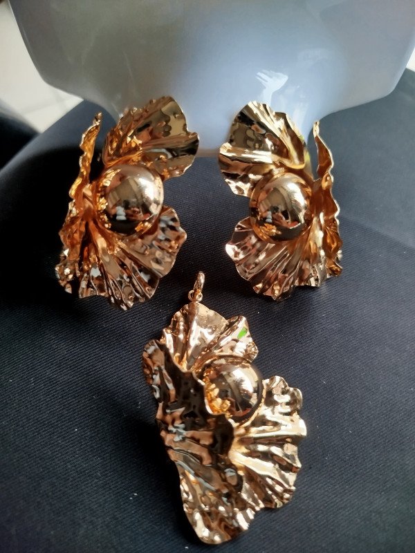 Rose gold jewellery set