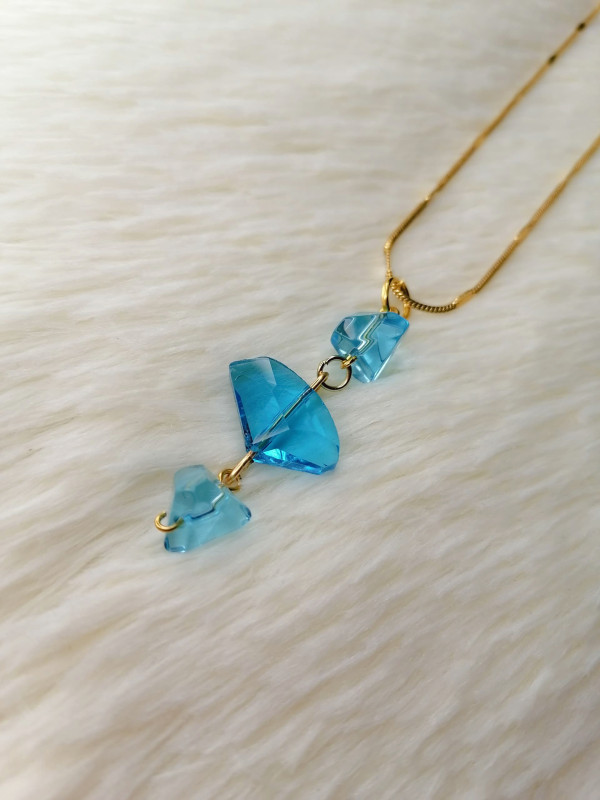 Blue crystal Neckpiece