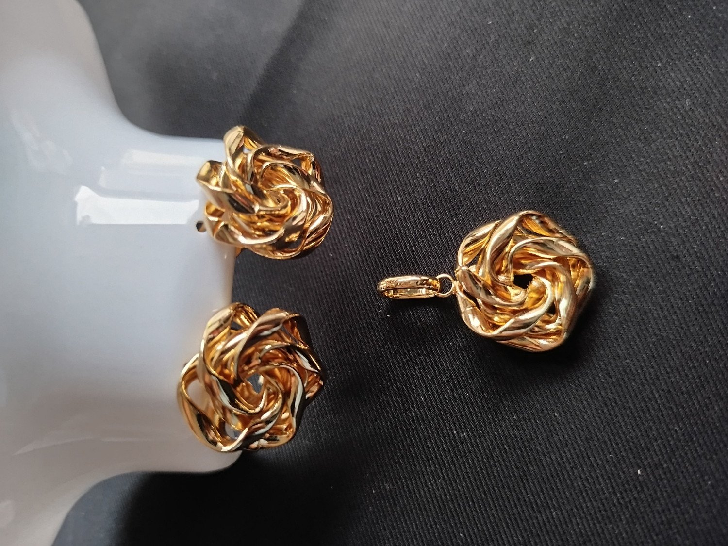 Gold earrings and pendant